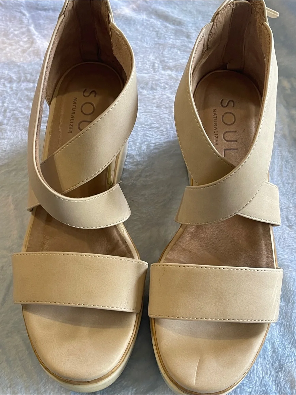 SOUL Naturalizer Strappy Wedge Sandals in Cream and Tan Size 8.5